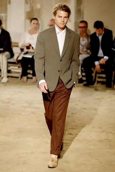 Look 1